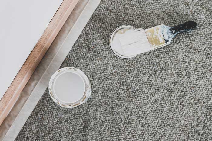 how to paint skirting boards with carpet